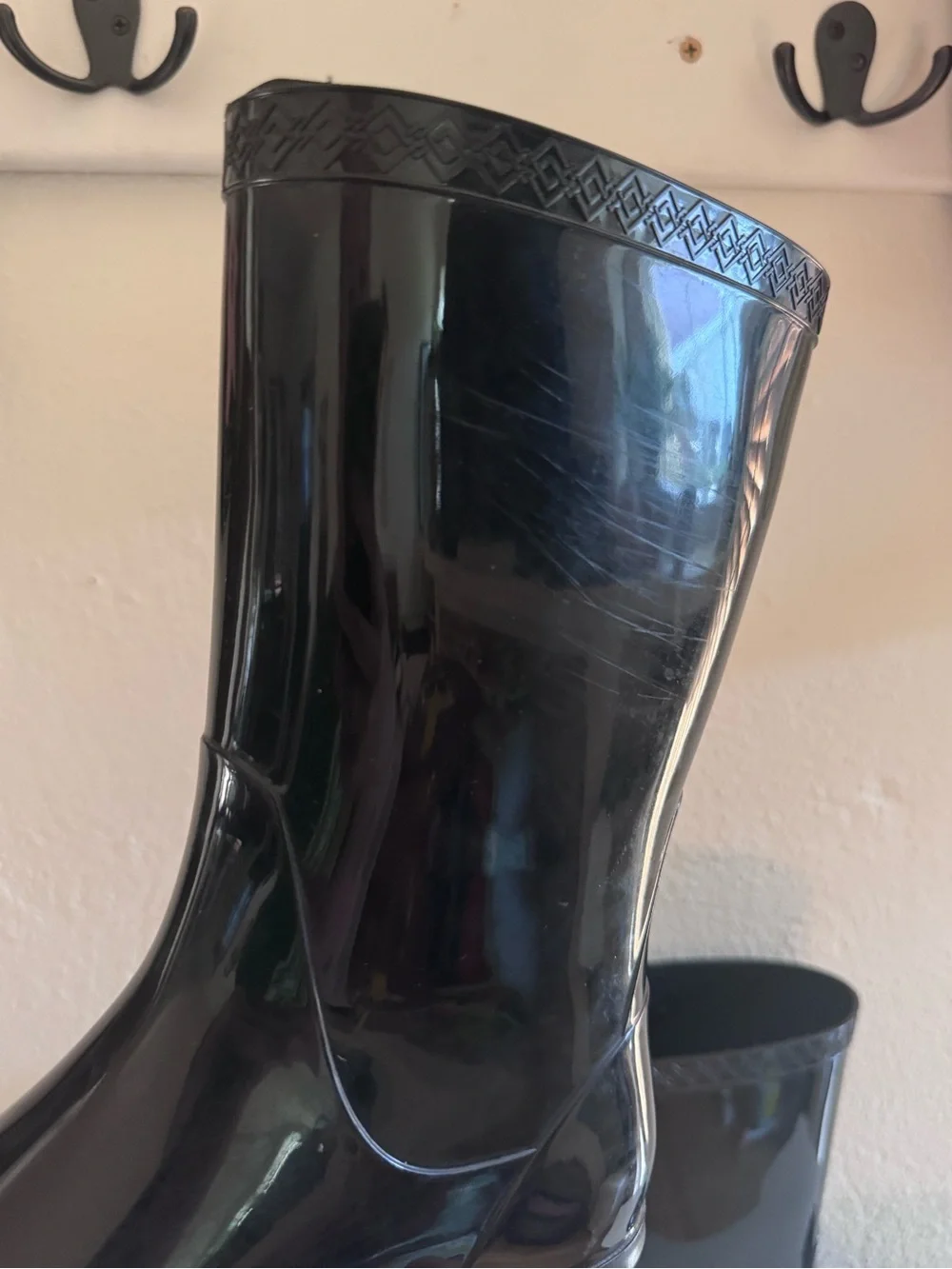 UGG Sienna Waterproof Rain Boots Black Glossy Size 7